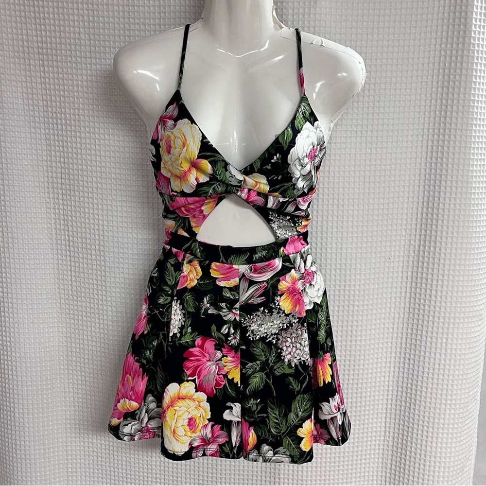 Fashion Nova ladies Vibrant Floral romper size large